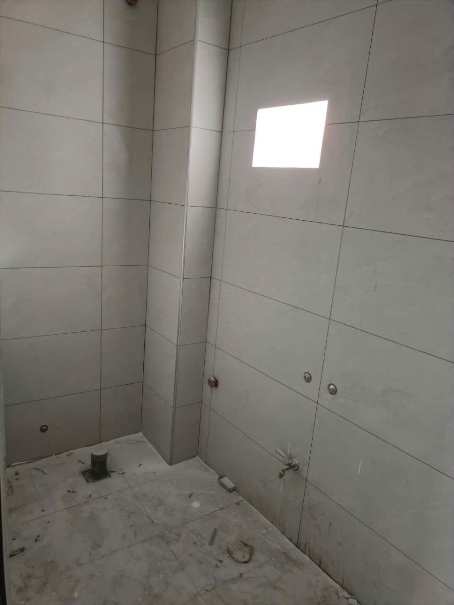 bơm keo chít mạch khu vệ sinh