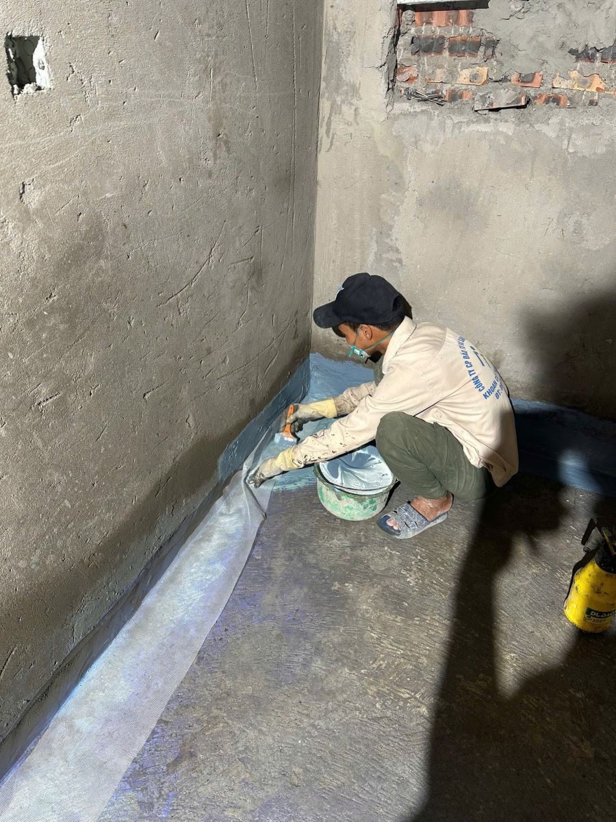 chống thấm góc chân tường