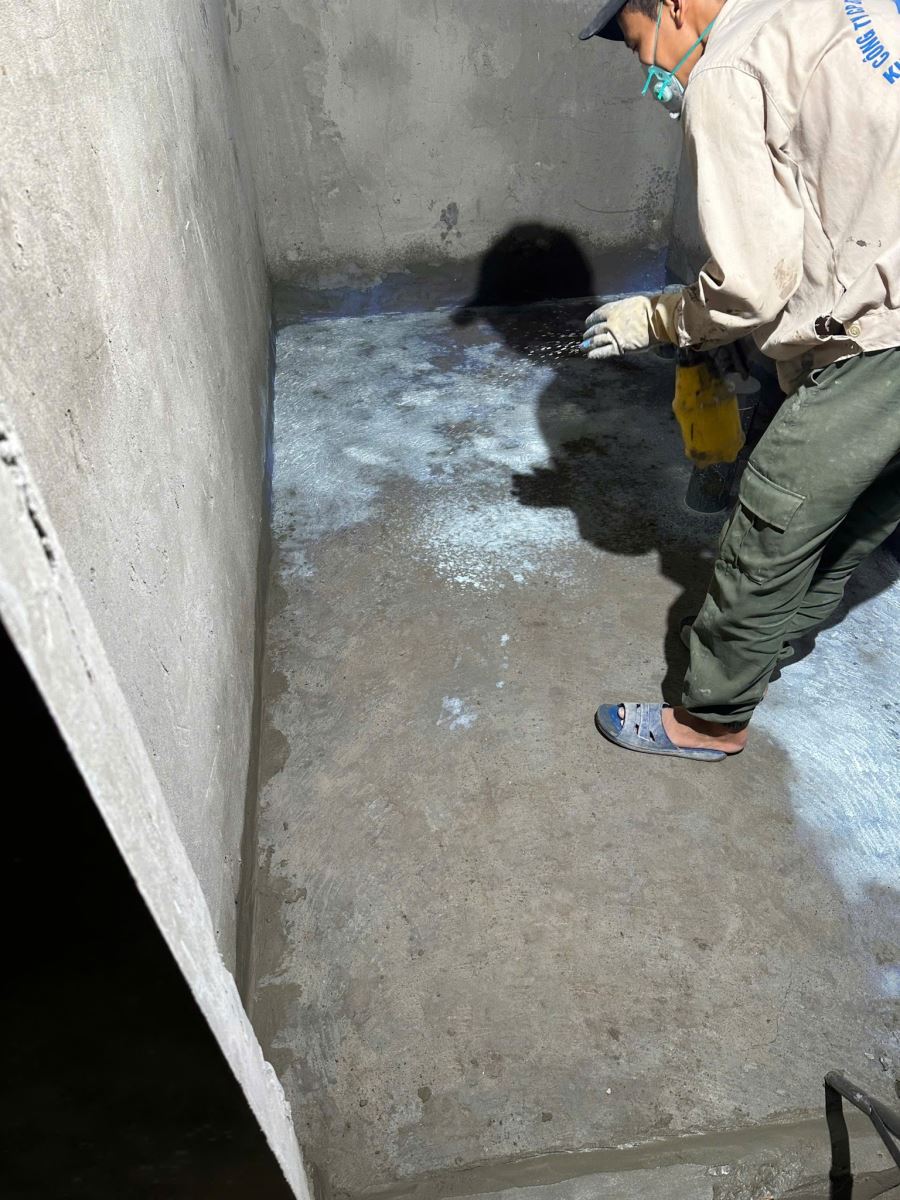 chống thấm góc chân tường