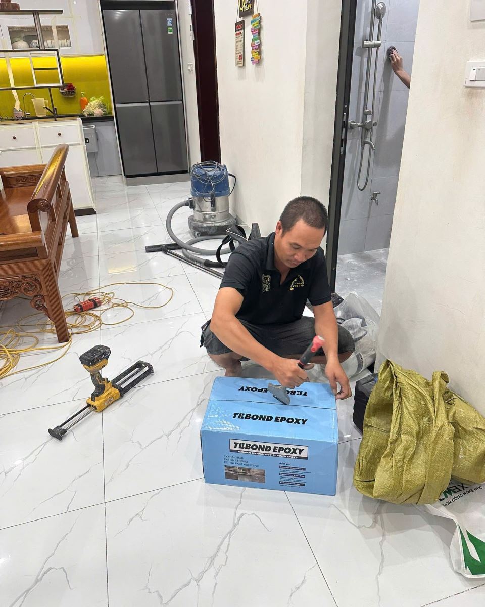 thi-cong-keo-chit-mach-tebond-epoxy-vuong-thua-vu-ha-noi.jpg