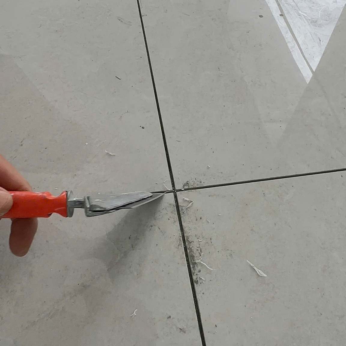 thi công keo chít mạch