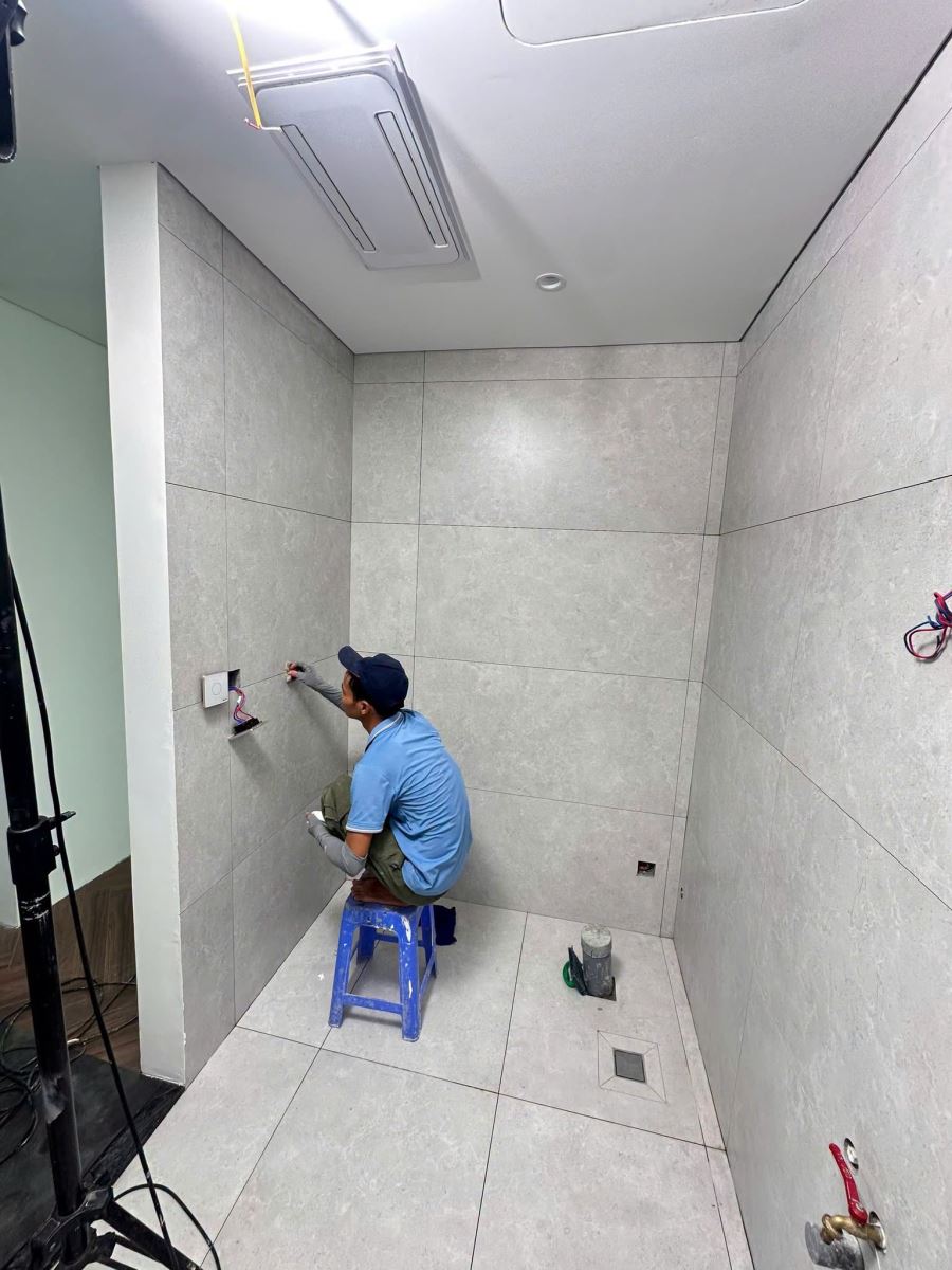 thi-cong-keo-chit-mach-tebond-epoxy-tai-cong-trinh.jpg