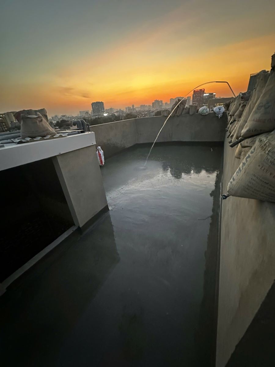 test nước chống thấm sàn mái